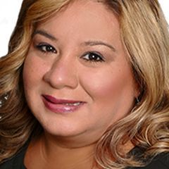 Estrella Almaguer, Home Navigators Realty real estate broker serving Denver and Northern Colorado